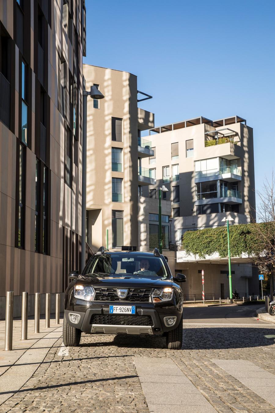  Dacia Duster Black Shadow 2016 года  (фото 5 из 28)